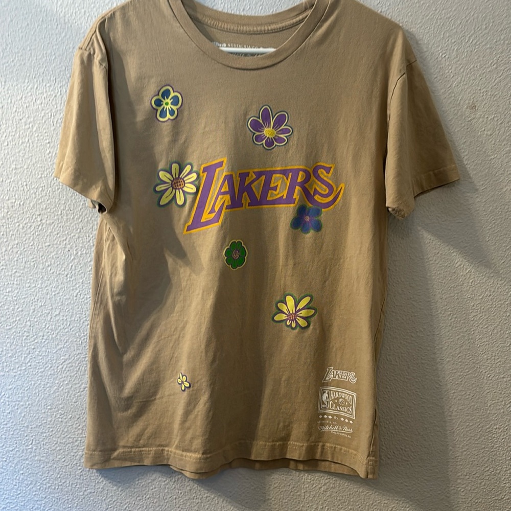 Mitchell & Ness Lakers hardwood classics graphic tee size medium